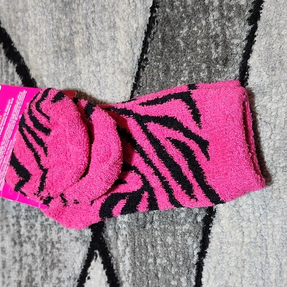 AIRPLUS 2- ZEBRA PRINT ALOE INFUSED MOISTURIZING CREW SOCKS - Picture 10 of 12